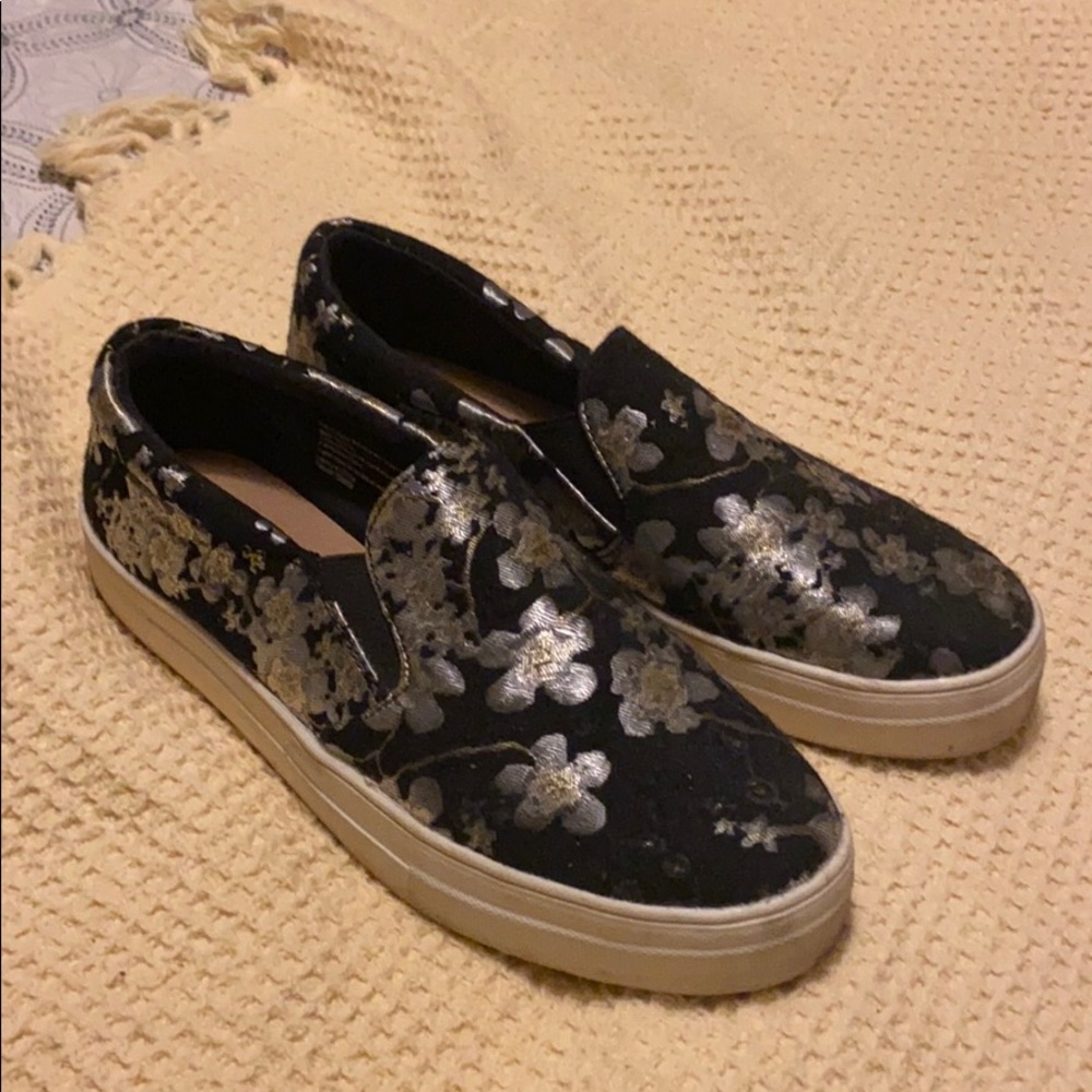 Black floral Loafer
